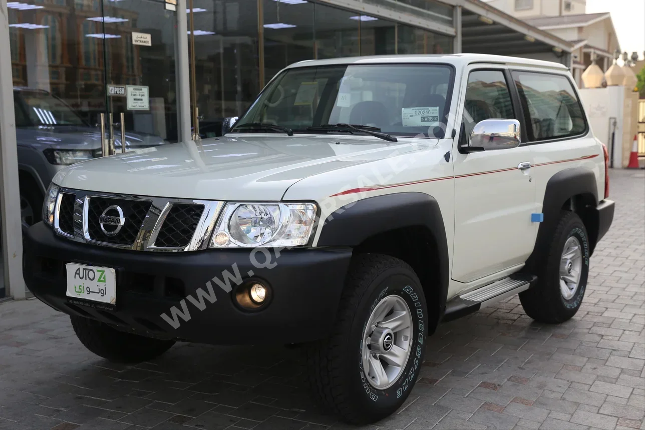 Nissan  Patrol  Safari  2023  Manual  490 Km  6 Cylinder  Four Wheel Drive (4WD)  SUV  White  With Warranty