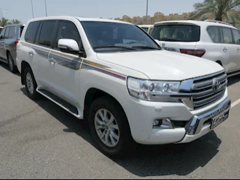 Toyota  Land Cruiser  GXR  2016  Automatic  268,000 Km  8 Cylinder  Four Wheel Drive (4WD)  SUV  White