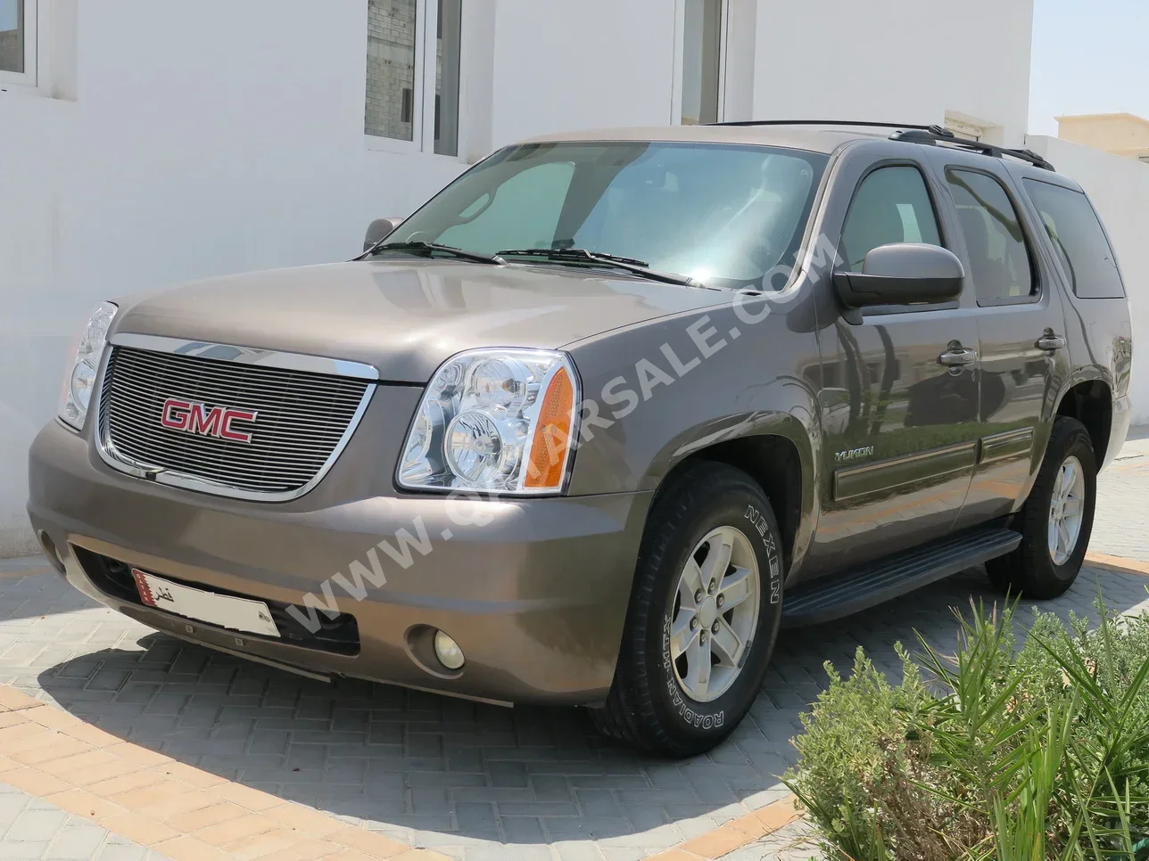 GMC  Yukon  2014  Automatic  217,000 Km  8 Cylinder  Four Wheel Drive (4WD)  SUV  Brown