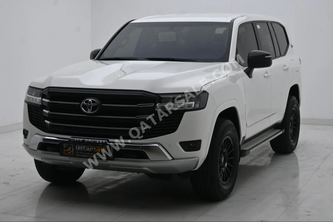 Toyota  Land Cruiser  G  2022  Automatic  64,000 Km  6 Cylinder  Four Wheel Drive (4WD)  SUV  White  With Warranty