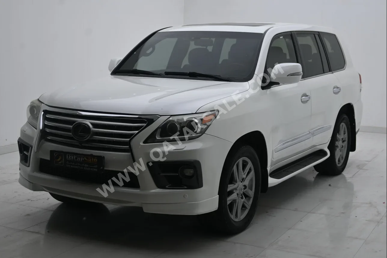 Lexus  LX  570  2014  Automatic  230,000 Km  8 Cylinder  Four Wheel Drive (4WD)  SUV  White