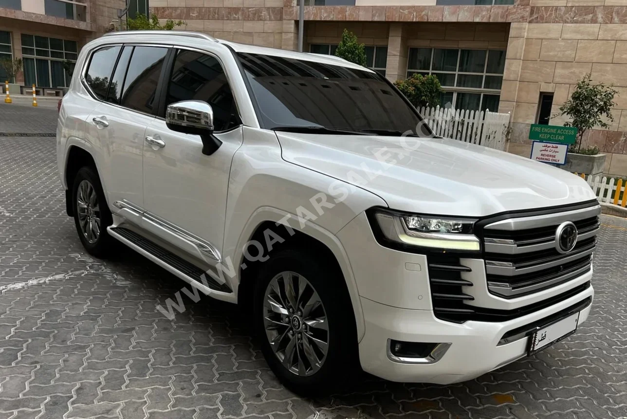 Toyota  Land Cruiser  VXR Twin Turbo  2022  Automatic  39,000 Km  6 Cylinder  Four Wheel Drive (4WD)  SUV  White