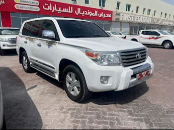 Toyota  Land Cruiser  GXR  2015  Automatic  319,000 Km  8 Cylinder  Four Wheel Drive (4WD)  SUV  White