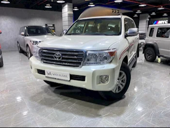 Toyota  Land Cruiser  GXR  2013  Automatic  636,000 Km  8 Cylinder  Four Wheel Drive (4WD)  SUV  White