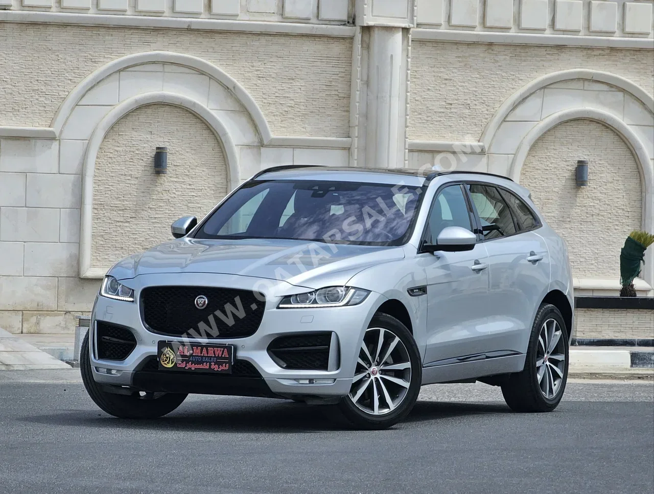  Jaguar  F-Pace  2017  Automatic  74,000 Km  6 Cylinder  Four Wheel Drive (4WD)  SUV  Silver  With Warranty