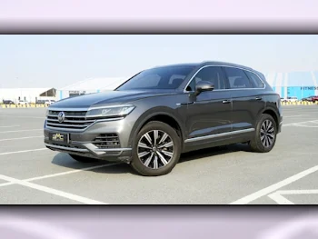 Volkswagen  Touareg  Sport  2022  Automatic  11,000 Km  6 Cylinder  All Wheel Drive (AWD)  SUV  Gray  With Warranty