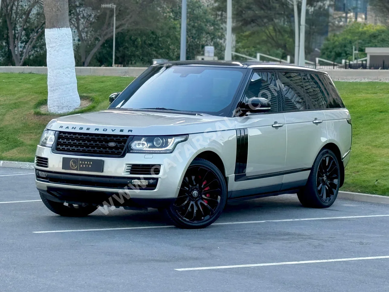 Land Rover  Range Rover  Vogue  Autobiography  2014  Automatic  160,000 Km  8 Cylinder  Four Wheel Drive (4WD)  SUV  Light Gold