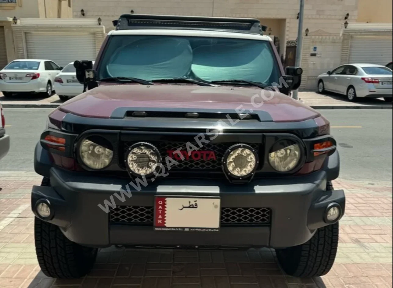 Toyota  FJ Cruiser  2008  Automatic  272,000 Km  6 Cylinder  Four Wheel Drive (4WD)  SUV  Maroon