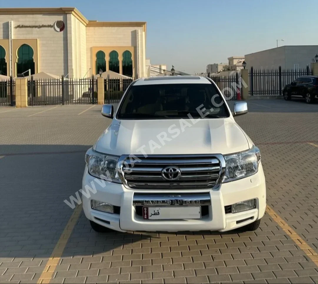 Toyota  Land Cruiser  VXR  2010  Automatic  313٬000 Km  8 Cylinder  Four Wheel Drive (4WD)  SUV  White