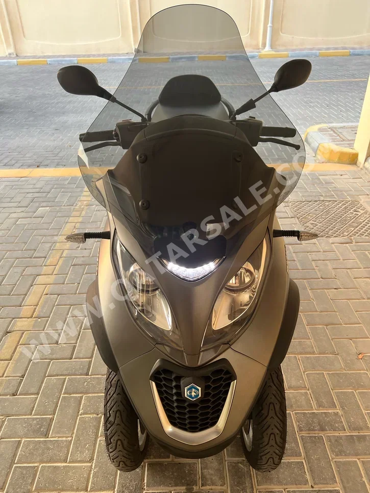 Piaggio  MP 3 -  2020 - Color Gray