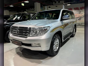 Toyota  Land Cruiser  GXR  2010  Automatic  434,000 Km  8 Cylinder  Four Wheel Drive (4WD)  SUV  Silver