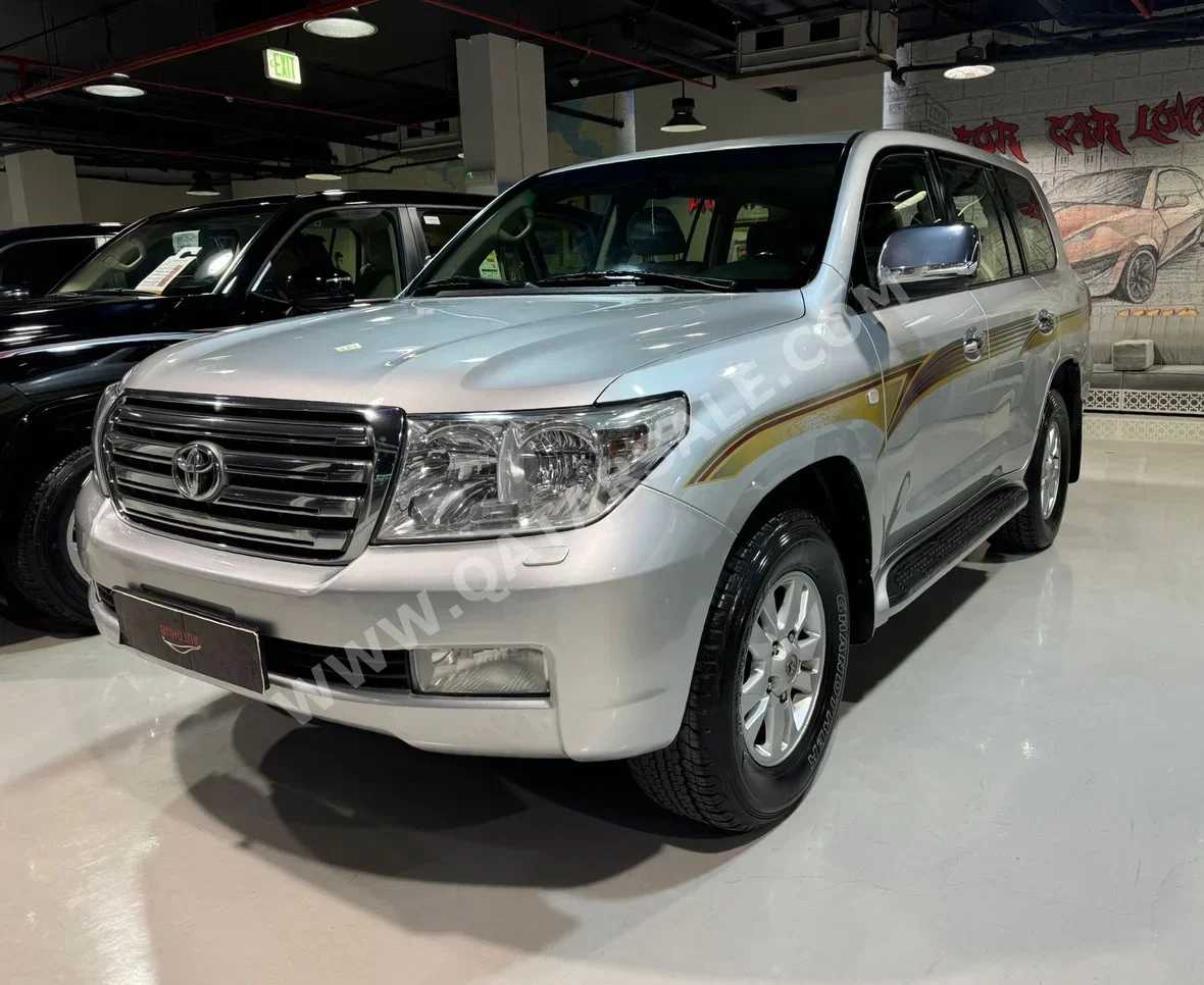 Toyota  Land Cruiser  GXR  2010  Automatic  434,000 Km  8 Cylinder  Four Wheel Drive (4WD)  SUV  Silver