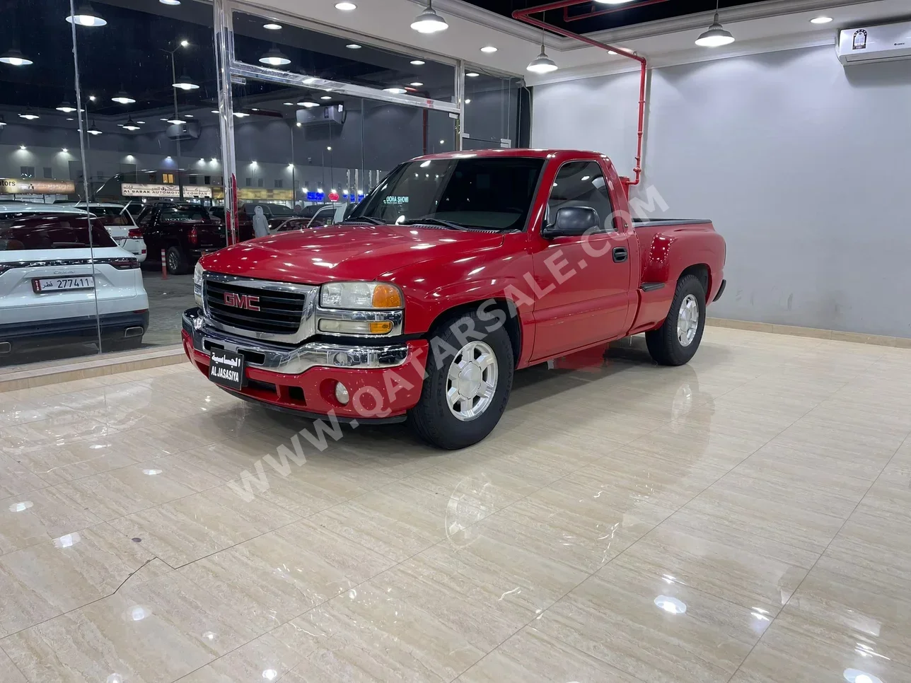 GMC  Sierra  1500  2005  Automatic  226,000 Km  8 Cylinder  Four Wheel Drive (4WD)  Pick Up  Red