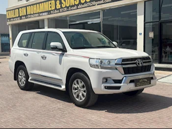 Toyota  Land Cruiser  GXR  2016  Automatic  291,000 Km  8 Cylinder  Four Wheel Drive (4WD)  SUV  White