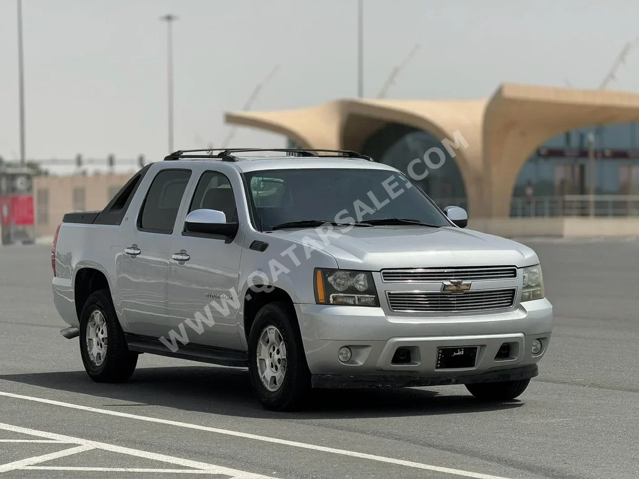 Chevrolet  Avalanche  LT  2010  Automatic  180,000 Km  8 Cylinder  Four Wheel Drive (4WD)  Pick Up  Silver