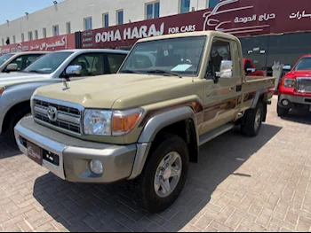 Toyota  Land Cruiser  LX  2013  Manual  151,000 Km  6 Cylinder  Four Wheel Drive (4WD)  Pick Up  Beige