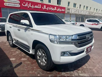 Toyota  Land Cruiser  VXR  2018  Automatic  152,000 Km  8 Cylinder  Four Wheel Drive (4WD)  SUV  White