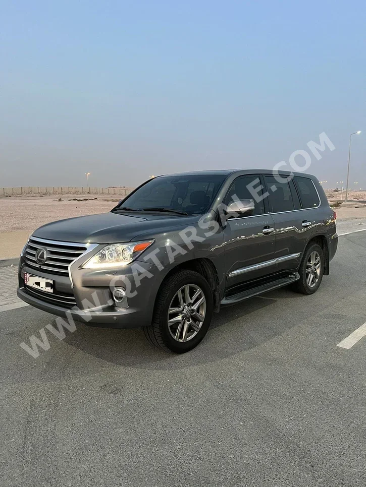 Lexus  LX  570 S  2013  Automatic  151,000 Km  8 Cylinder  Four Wheel Drive (4WD)  SUV  Gray