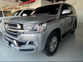  Toyota  Land Cruiser  GXR  2019  Automatic  133,000 Km  8 Cylinder  Four Wheel Drive (4WD)  SUV  Silver  With Warranty