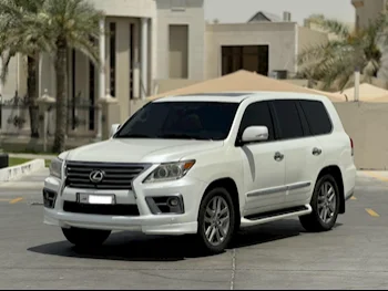 Lexus  LX  570 S  2014  Automatic  231,000 Km  8 Cylinder  Four Wheel Drive (4WD)  SUV  White