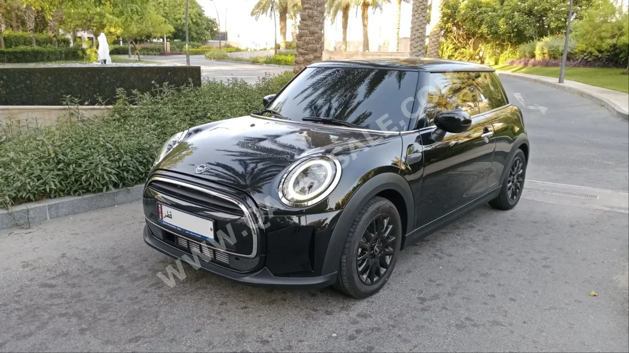 Mini  Cooper  2024  Automatic  3,000 Km  4 Cylinder  Front Wheel Drive (FWD)  Hatchback  Black