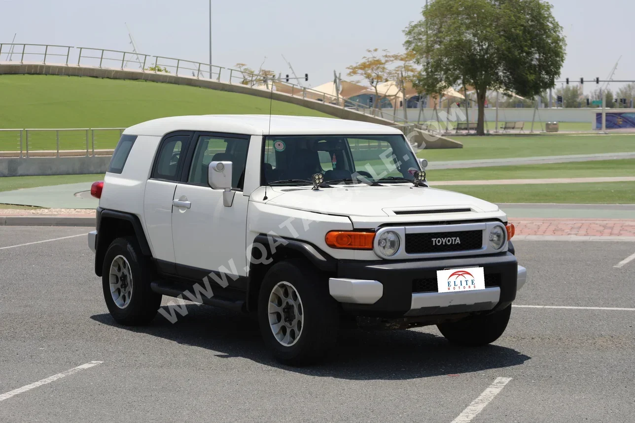 Toyota  FJ Cruiser  2012  Automatic  192,000 Km  6 Cylinder  Four Wheel Drive (4WD)  SUV  White