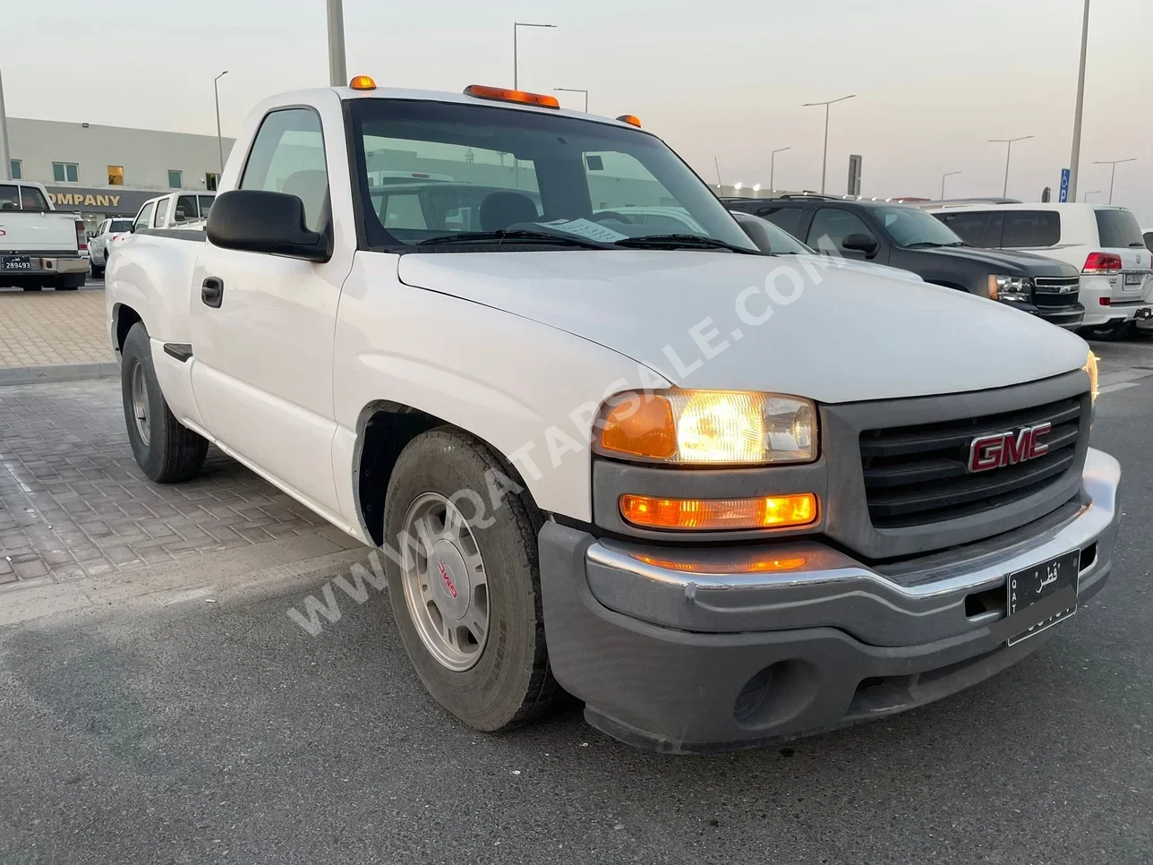 GMC  Sierra  1500  2006  Manual  57,000 Km  8 Cylinder  Four Wheel Drive (4WD)  Pick Up  White