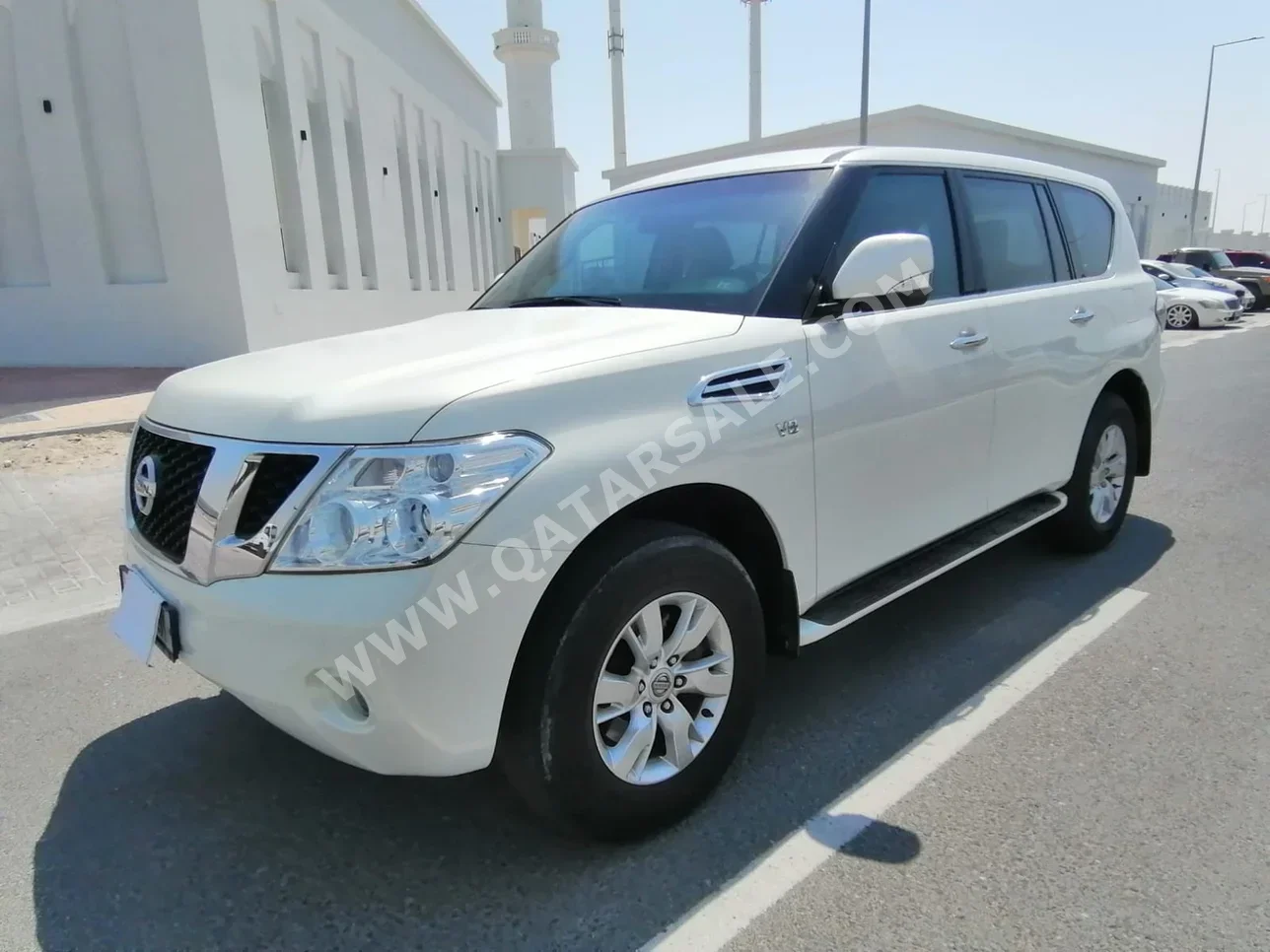 Nissan  Patrol  SE  2013  Automatic  38,000 Km  8 Cylinder  Four Wheel Drive (4WD)  SUV  White