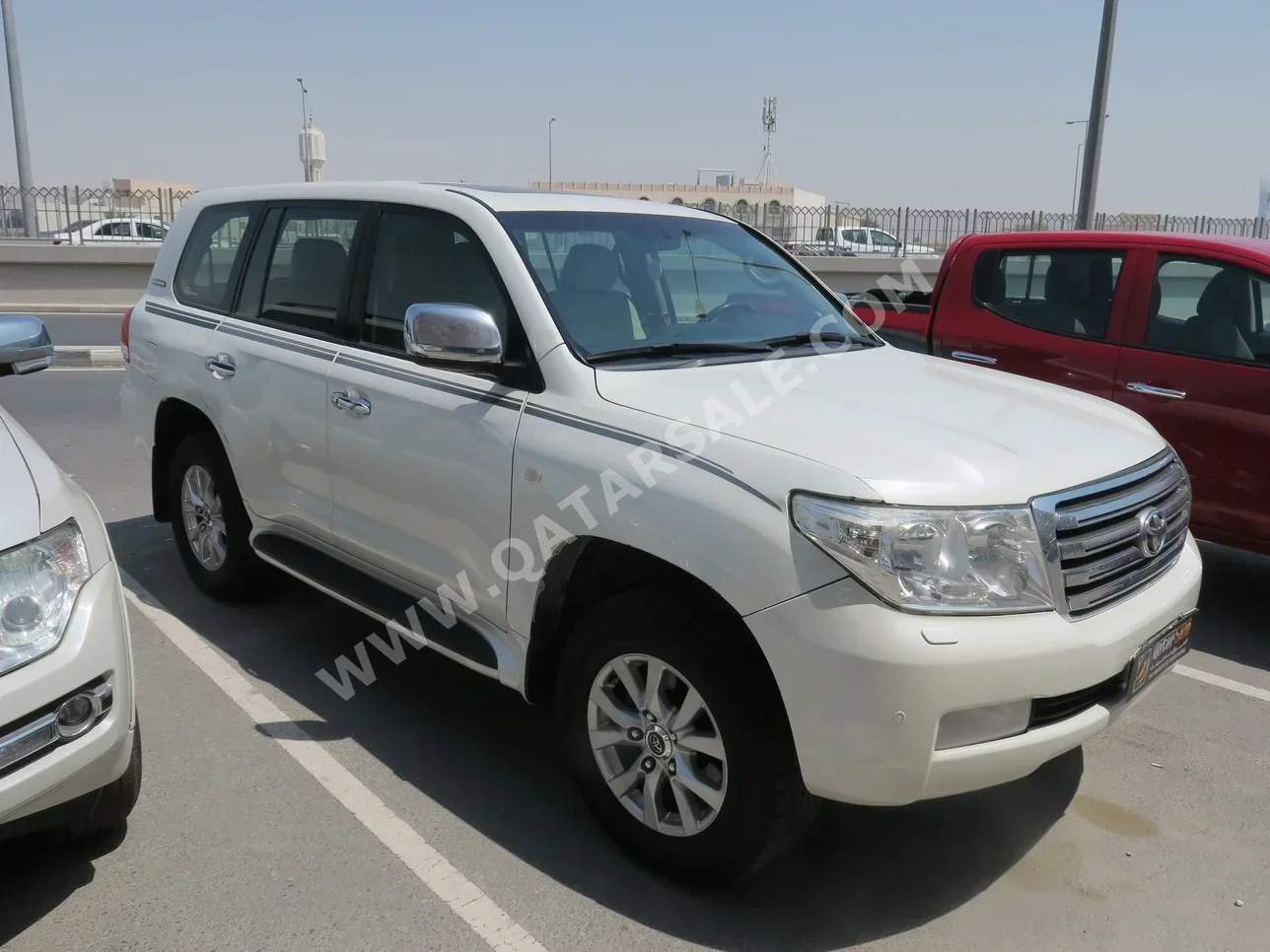 Toyota  Land Cruiser  VXR  2011  Automatic  384,000 Km  8 Cylinder  Four Wheel Drive (4WD)  SUV  White