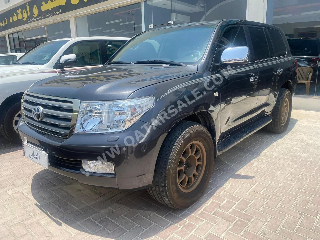 Toyota  Land Cruiser  VXR  2009  Automatic  326,000 Km  8 Cylinder  Four Wheel Drive (4WD)  SUV  Gray