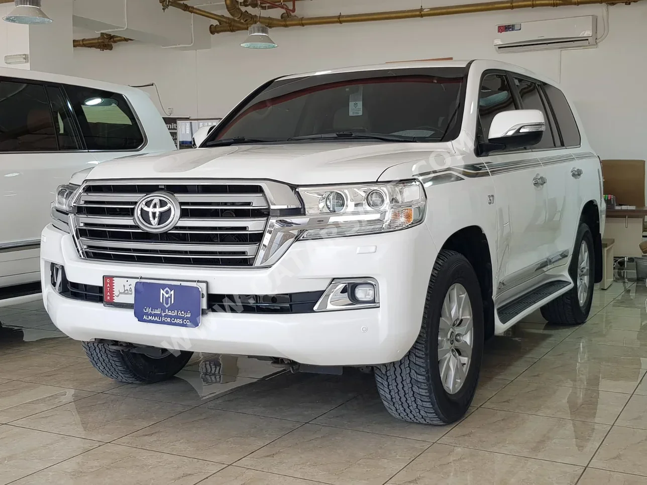 Toyota  Land Cruiser  VXR  2019  Automatic  245,000 Km  8 Cylinder  Four Wheel Drive (4WD)  SUV  White