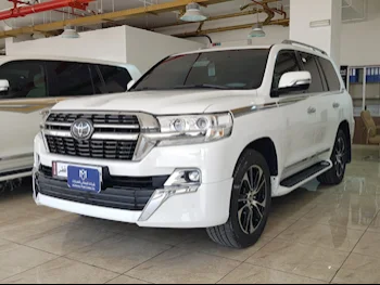 Toyota  Land Cruiser  VXR  2021  Automatic  98,000 Km  8 Cylinder  Four Wheel Drive (4WD)  SUV  White