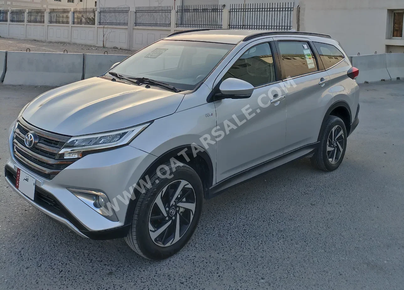 Toyota  Rush  2022  Automatic  220,000 Km  4 Cylinder  Front Wheel Drive (FWD)  SUV  Silver