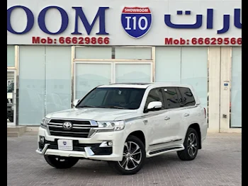 Toyota  Land Cruiser  VXR  2017  Automatic  286,000 Km  8 Cylinder  Four Wheel Drive (4WD)  SUV  White