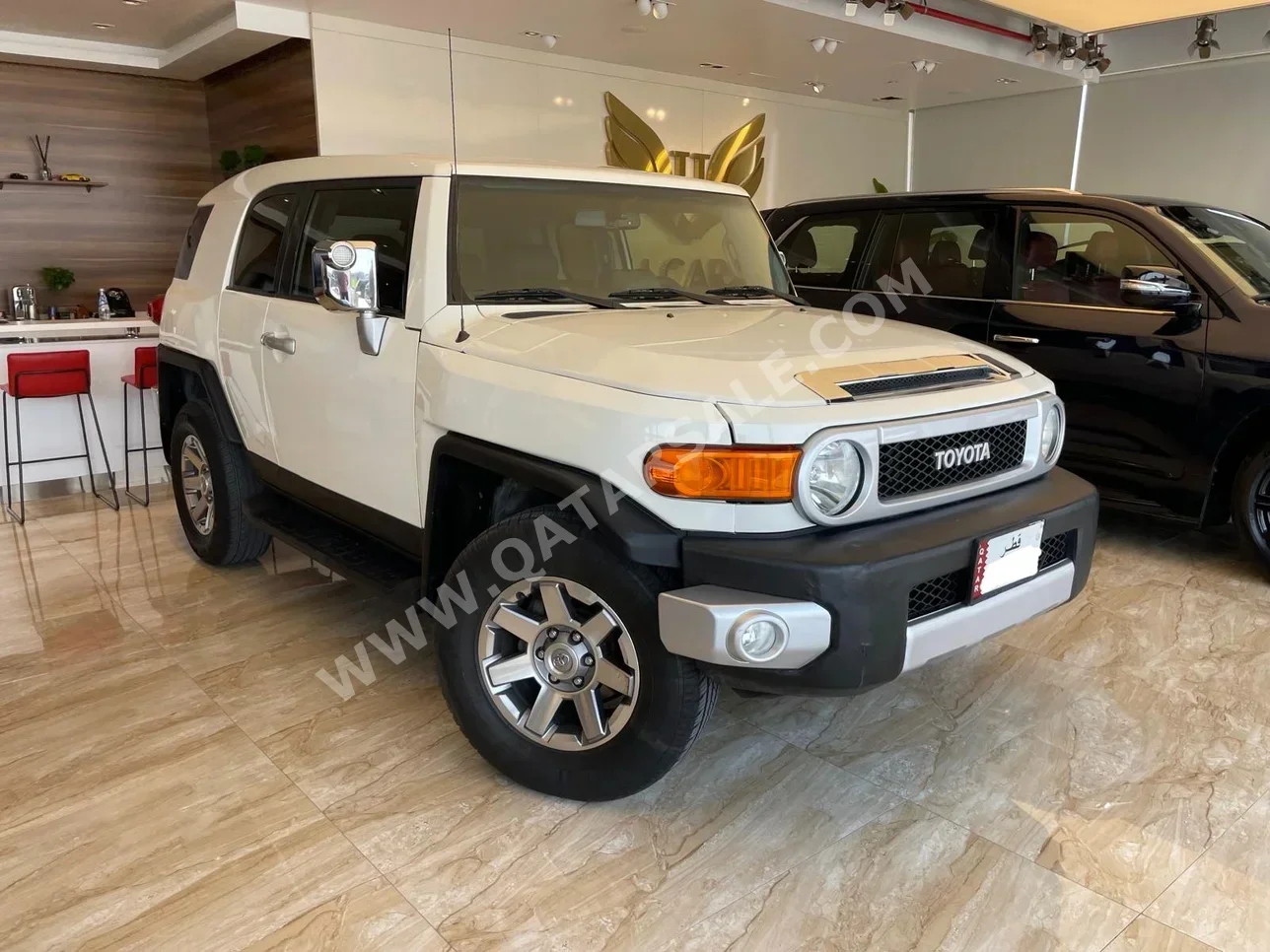 Toyota  FJ Cruiser  2016  Automatic  202,000 Km  6 Cylinder  Four Wheel Drive (4WD)  SUV  White