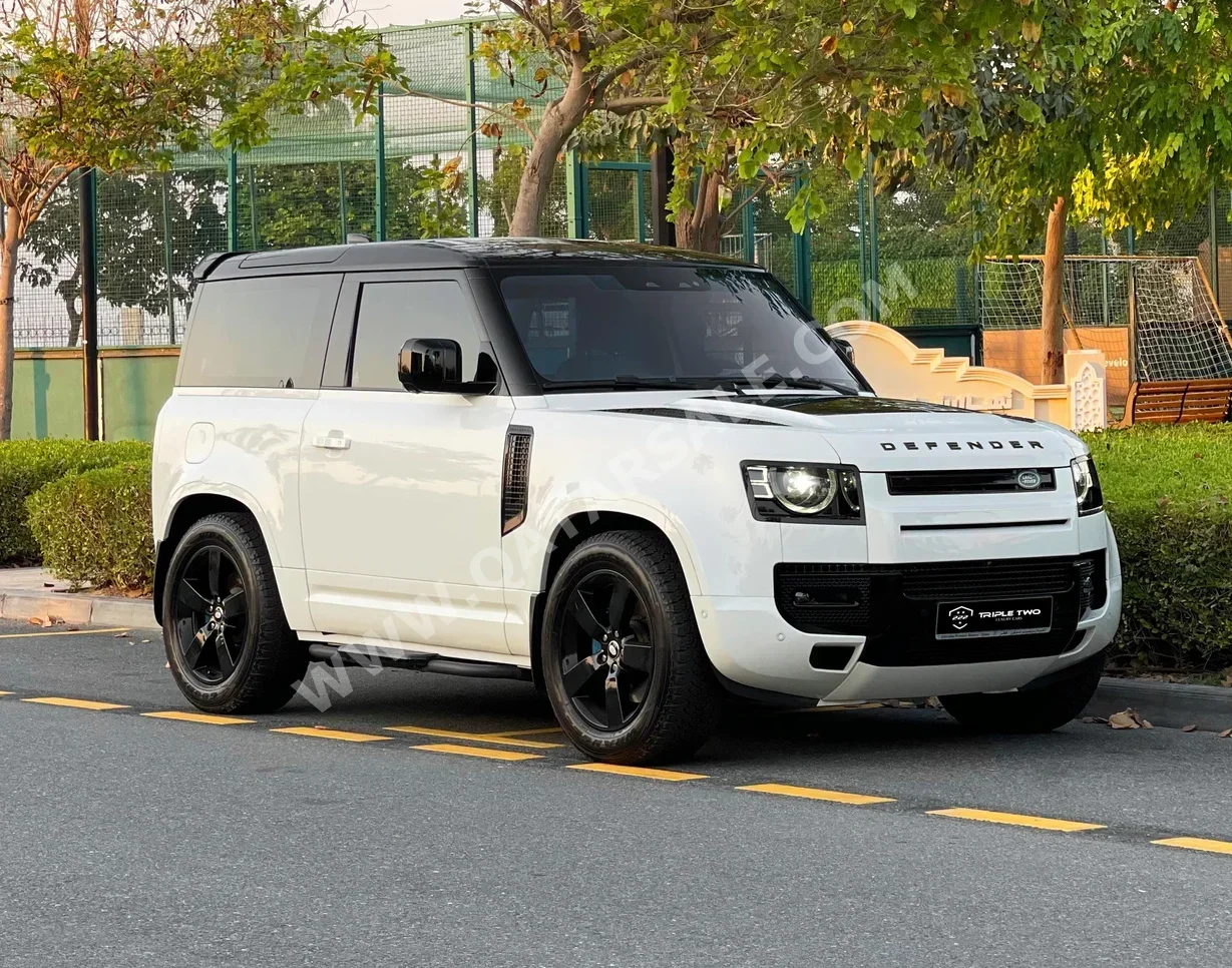 Land Rover  Defender  90 HSE  2022  Automatic  31,000 Km  6 Cylinder  Four Wheel Drive (4WD)  SUV  White  With Warranty