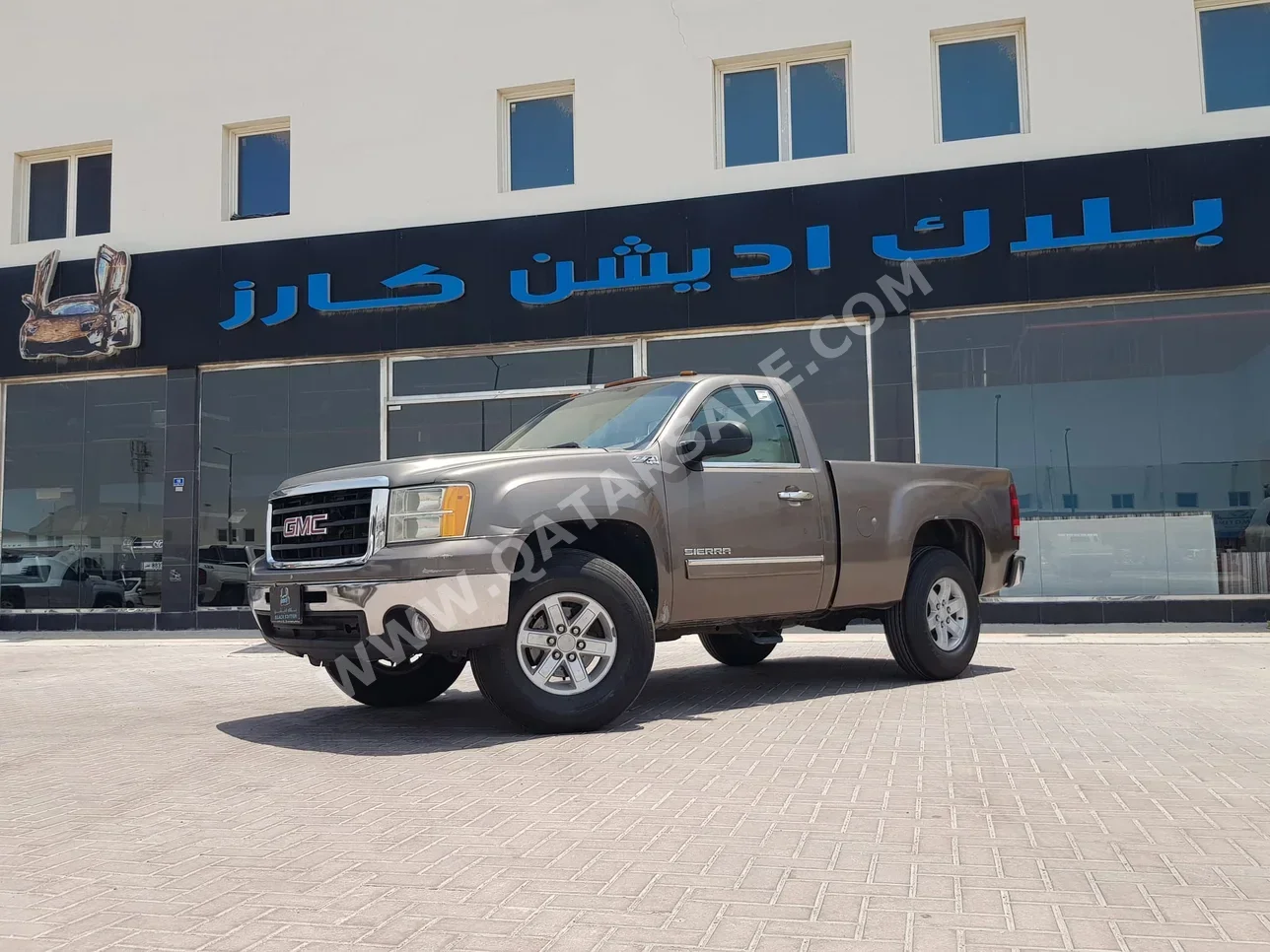 GMC  Sierra  1500  2013  Automatic  254,000 Km  8 Cylinder  Four Wheel Drive (4WD)  Pick Up  Brown