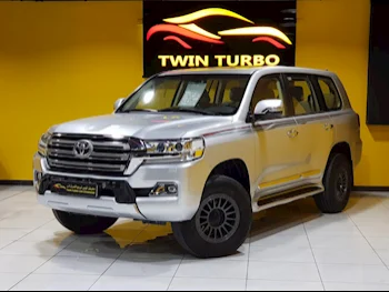 Toyota  Land Cruiser  GXR  2016  Automatic  254,000 Km  8 Cylinder  Four Wheel Drive (4WD)  SUV  Silver