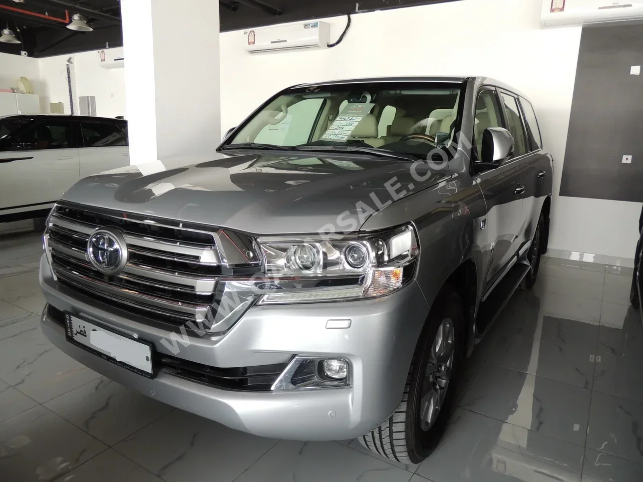 Toyota  Land Cruiser  VXR  2018  Automatic  151,000 Km  8 Cylinder  Four Wheel Drive (4WD)  SUV  Silver