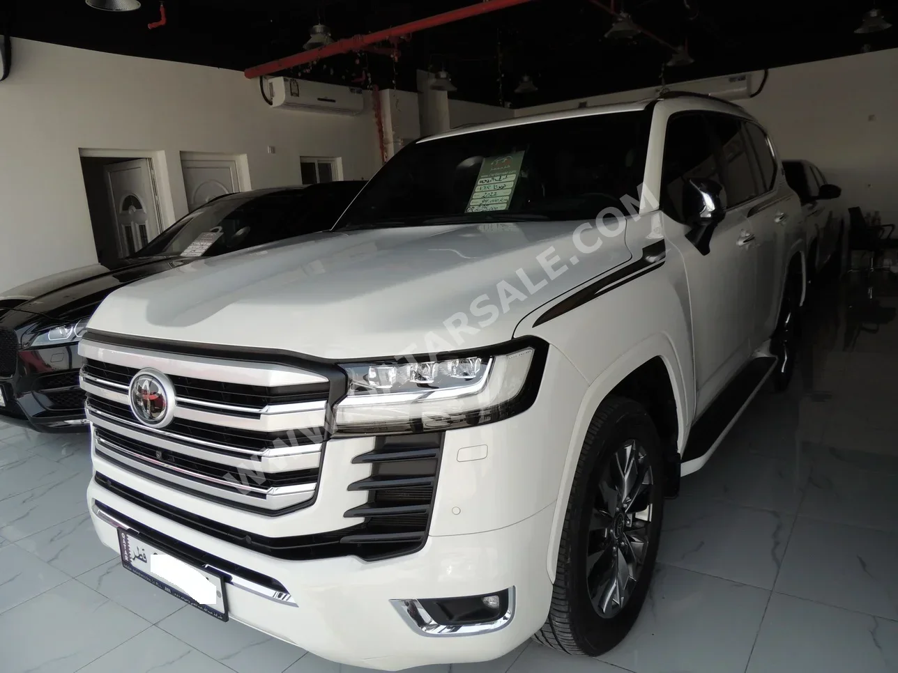 Toyota  Land Cruiser  VXR Twin Turbo  2022  Automatic  94,000 Km  6 Cylinder  Four Wheel Drive (4WD)  SUV  White