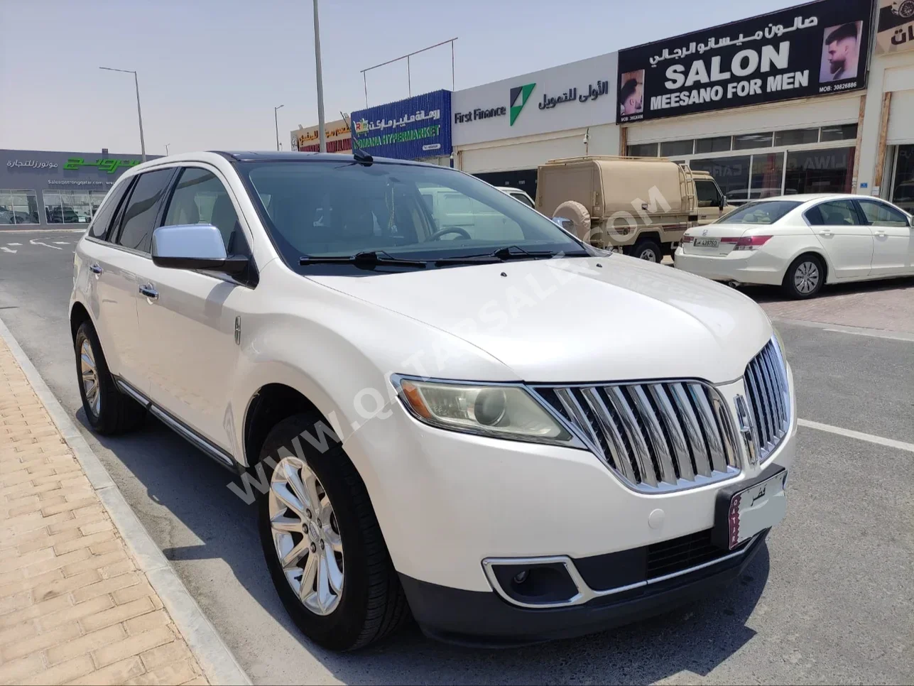 Lincoln  MKC  2013  Automatic  250,000 Km  6 Cylinder  Rear Wheel Drive (RWD)  SUV  White