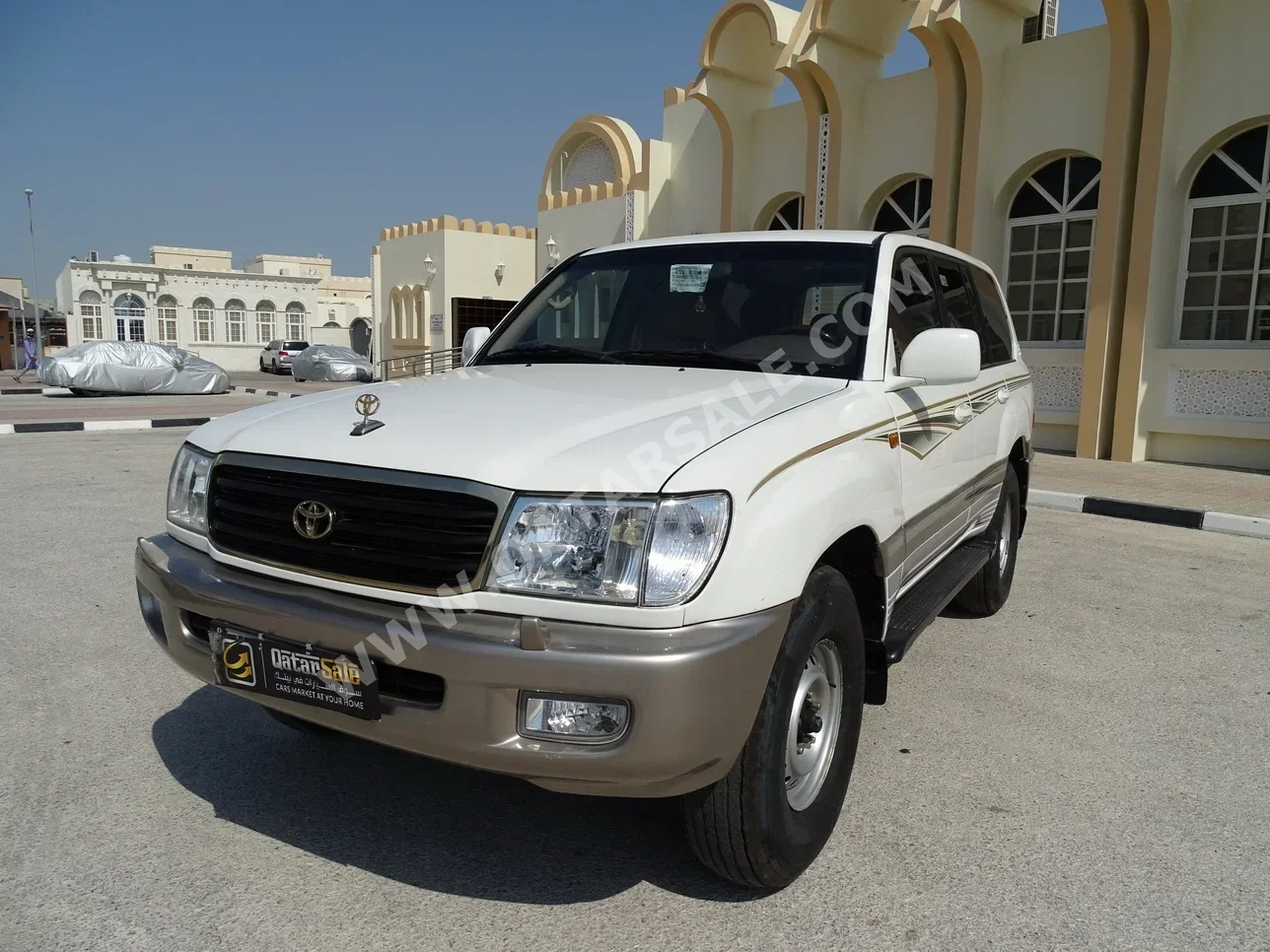 Toyota  Land Cruiser  VXR  2000  Manual  263,000 Km  8 Cylinder  Four Wheel Drive (4WD)  SUV  White