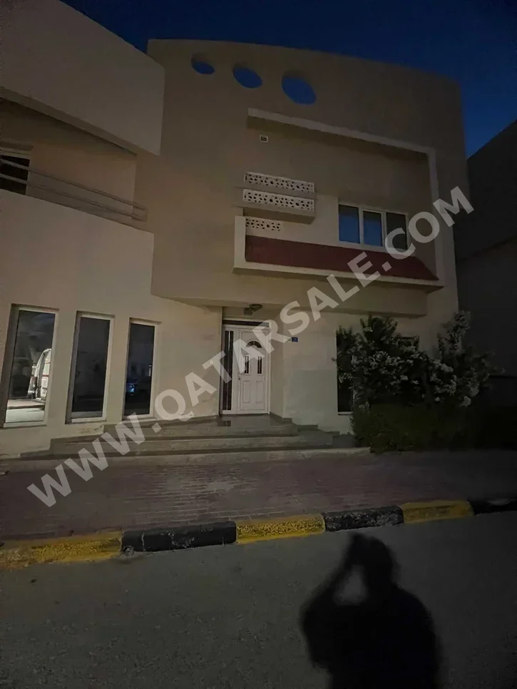 Family Residential  - Not Furnished  - Al Rayyan  - Muraikh  - 3 Bedrooms