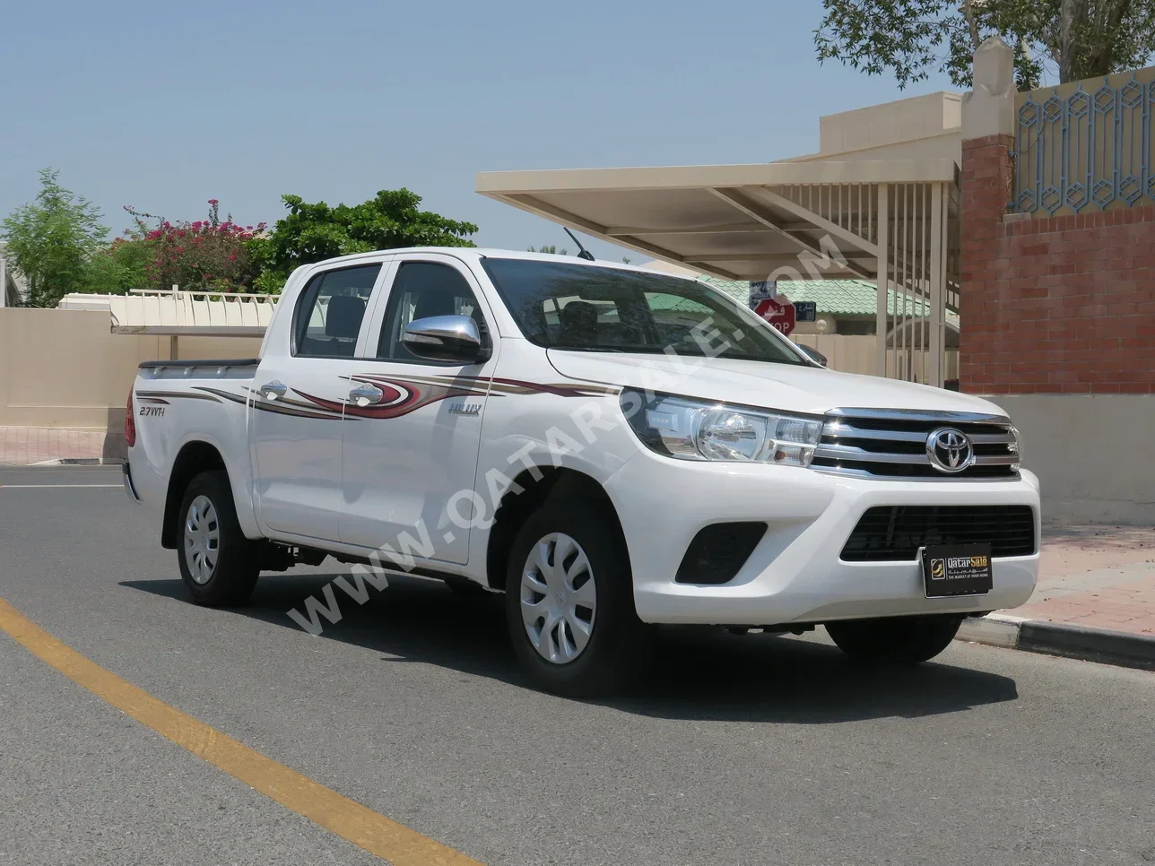 Toyota  Hilux  2016  Manual  78,000 Km  4 Cylinder  Rear Wheel Drive (RWD)  Pick Up  White