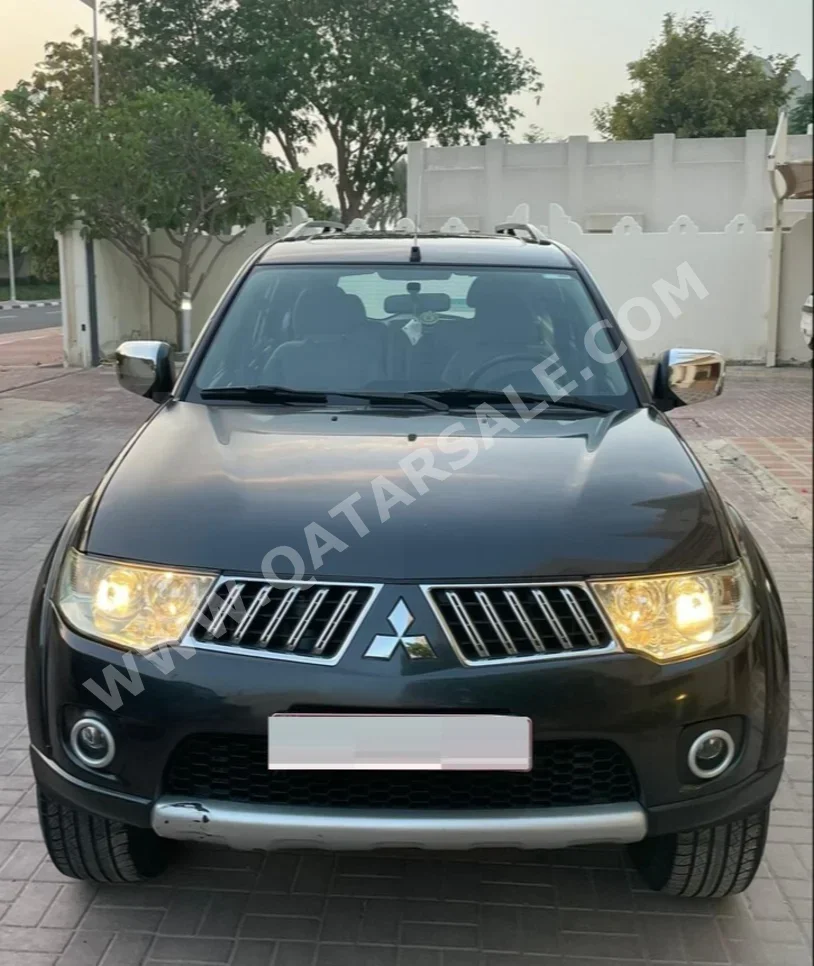 Mitsubishi  Pajero  Sport  2012  Automatic  135,000 Km  6 Cylinder  Four Wheel Drive (4WD)  SUV  Phantom Grey