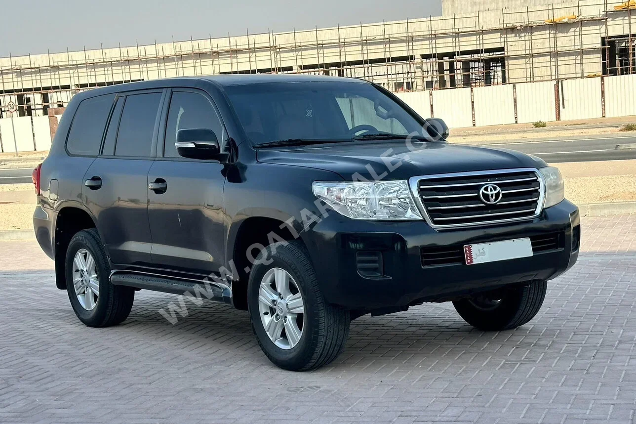 Toyota  Land Cruiser  G  2015  Automatic  279,000 Km  6 Cylinder  Four Wheel Drive (4WD)  SUV  Black