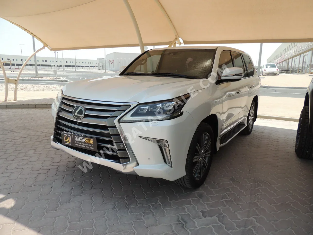  Lexus  LX  570  2017  Automatic  325,000 Km  8 Cylinder  Four Wheel Drive (4WD)  SUV  White  With Warranty