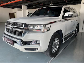 Toyota  Land Cruiser  GXR  2016  Automatic  311,000 Km  8 Cylinder  Four Wheel Drive (4WD)  SUV  White