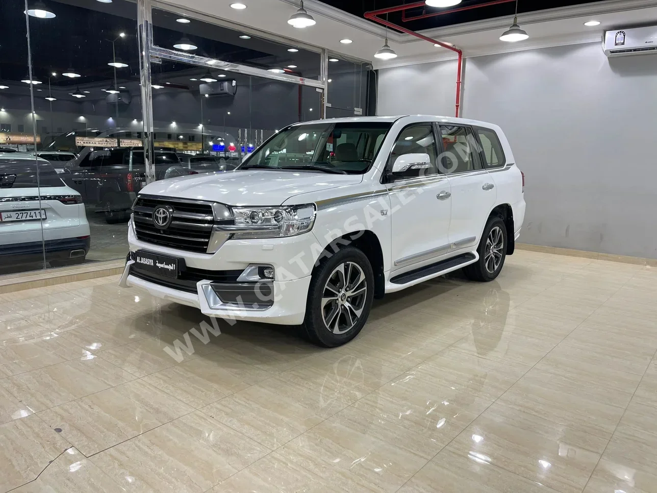 Toyota  Land Cruiser  VXR  2019  Automatic  223,000 Km  8 Cylinder  Four Wheel Drive (4WD)  SUV  White