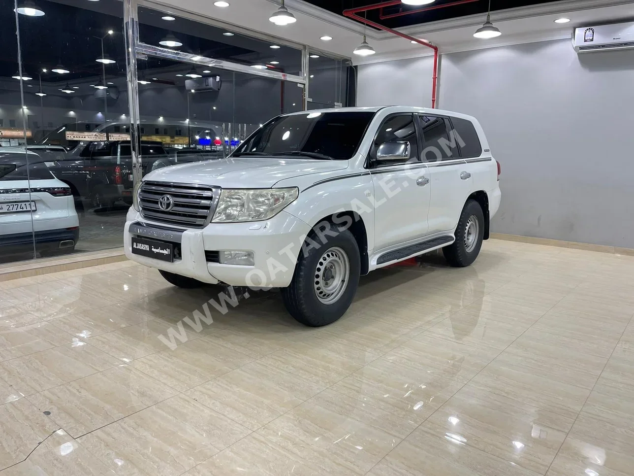 Toyota  Land Cruiser  VXR  2011  Automatic  549,000 Km  8 Cylinder  Four Wheel Drive (4WD)  SUV  White